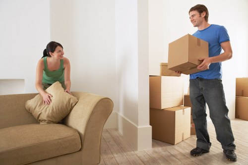 Local small removals service supporting a compact relocation